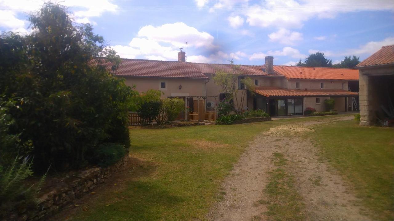 Chambre D'Hotes Au Chant Des Vents Thurageau Exterior foto